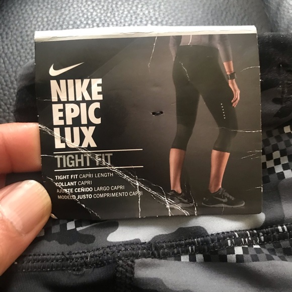 Nike Epic Lux Tight F8t 3/4 Capri Pant - Picture 4 of 4